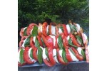 Salata Caprese cu rosii de tara si  busuioc - Bacania cu povesti