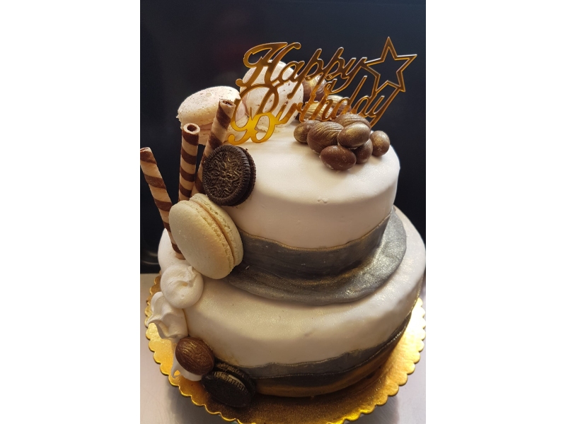 Tort cu crema snickers - aprox 4 kg , 130 lei/kg
