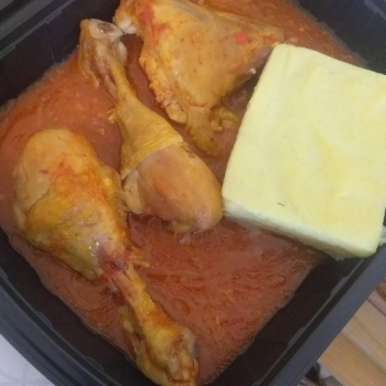 Pulpa de pui la cuptor in sos  de rosii cu piure de cartofi, 700 gr( 2 portii) 