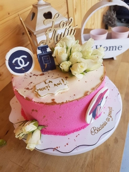 Tort persoanlizat, minim 2 kg - 150 lei/kg include personalizarea